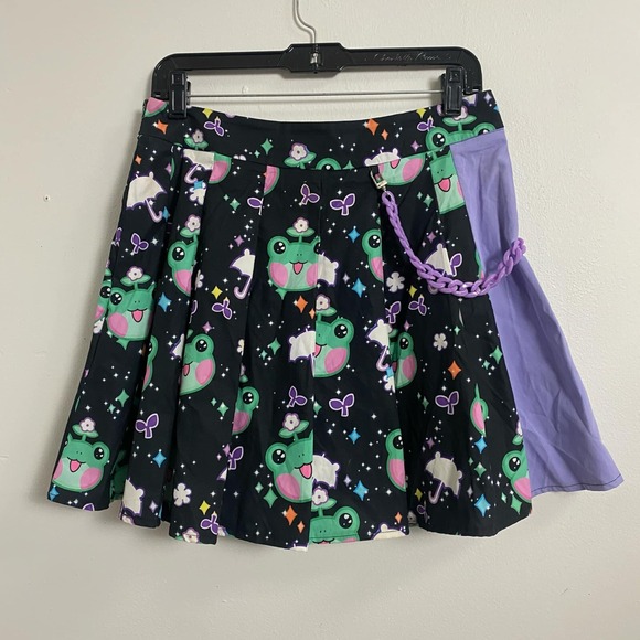 ROMWE Kawaii Cartoon Graphic Pleated Skirt With Chain Women's Size L - Picture 1 of 8